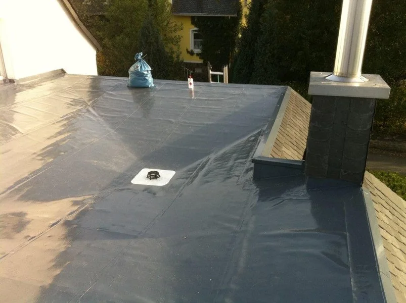 Flachdachsanierung mit EPDM-Folie